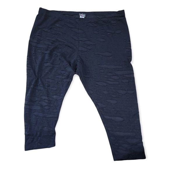 Stretch Mesh Distressed Capri Leggings 